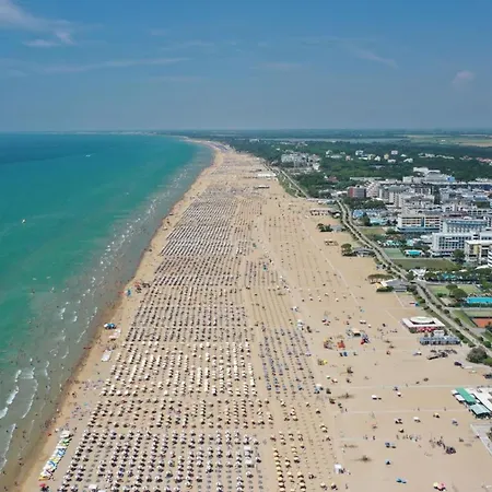 Cozy One Bedroom With Pool And Ac Appartamento Bibione