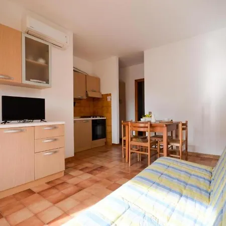 Lägenhet Cozy One Bedroom With Pool And Ac